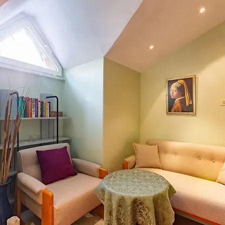 Lovely Flat Near Trendy Spots In Kadikoy 公寓 *